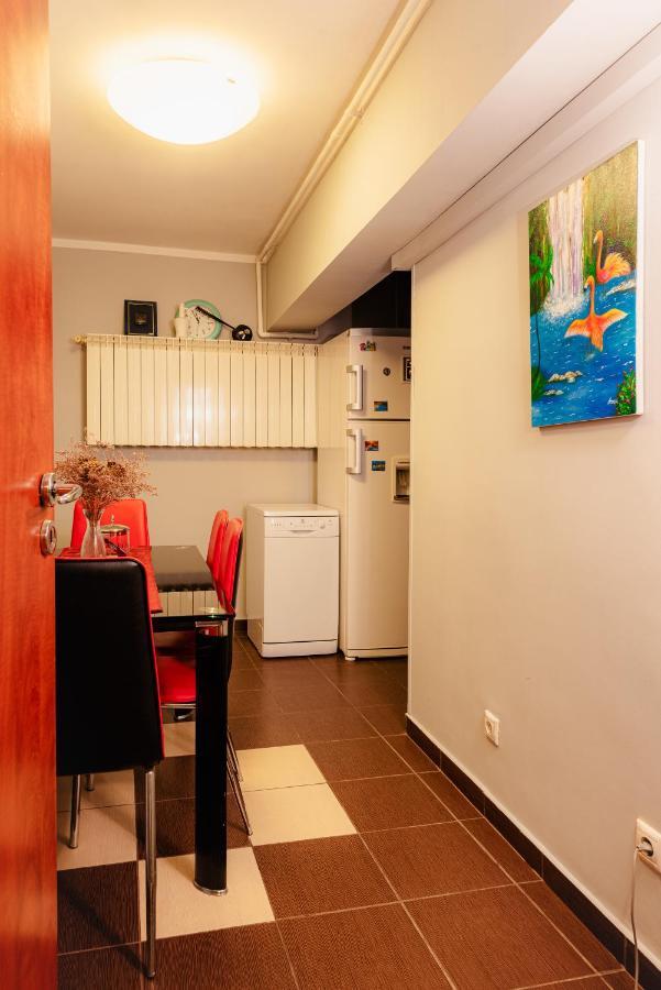 Comfy Apartment With Private Parking And Netflix Bucareste Exterior foto