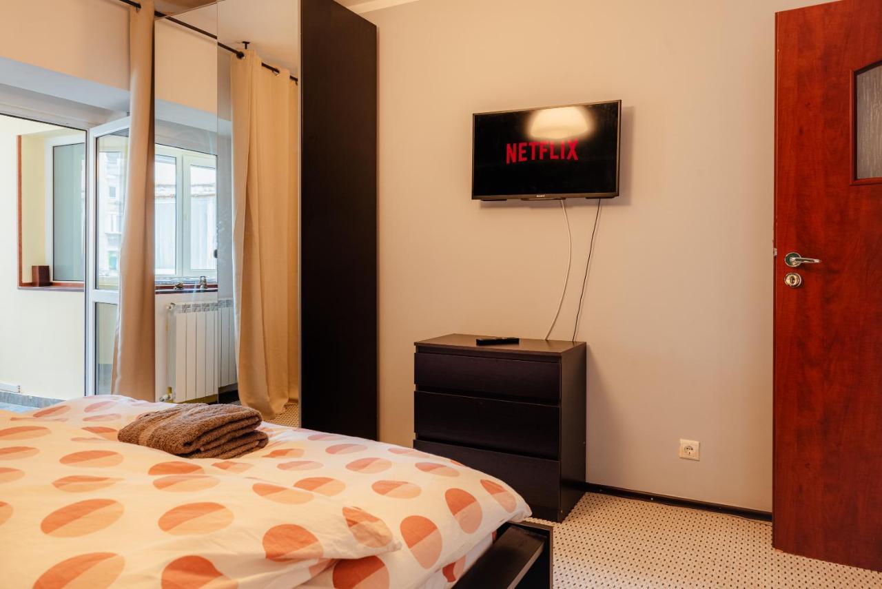 Comfy Apartment With Private Parking And Netflix Bucareste Exterior foto