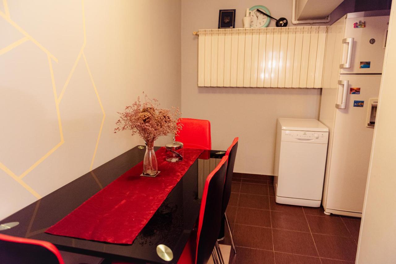Comfy Apartment With Private Parking And Netflix Bucareste Exterior foto