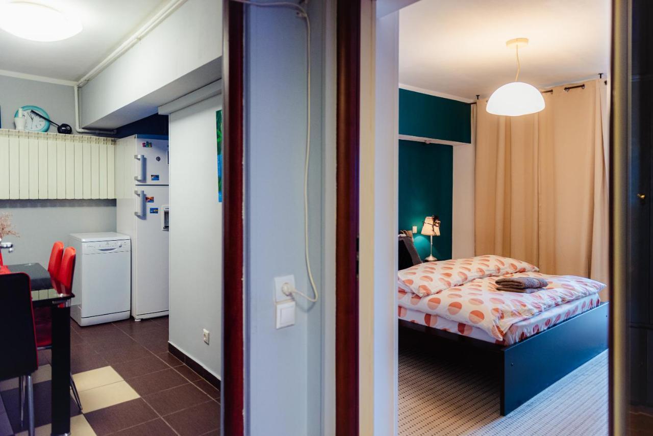 Comfy Apartment With Private Parking And Netflix Bucareste Exterior foto
