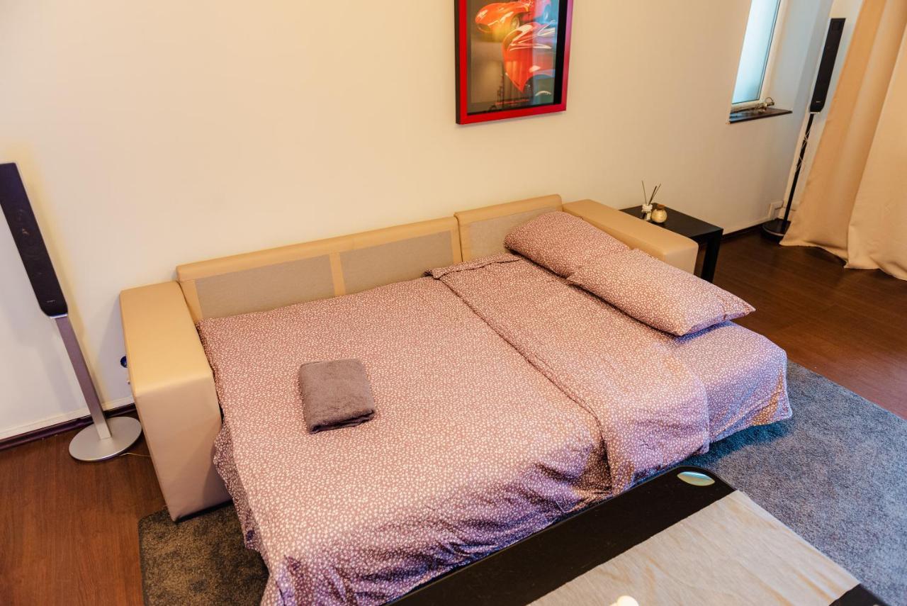 Comfy Apartment With Private Parking And Netflix Bucareste Exterior foto